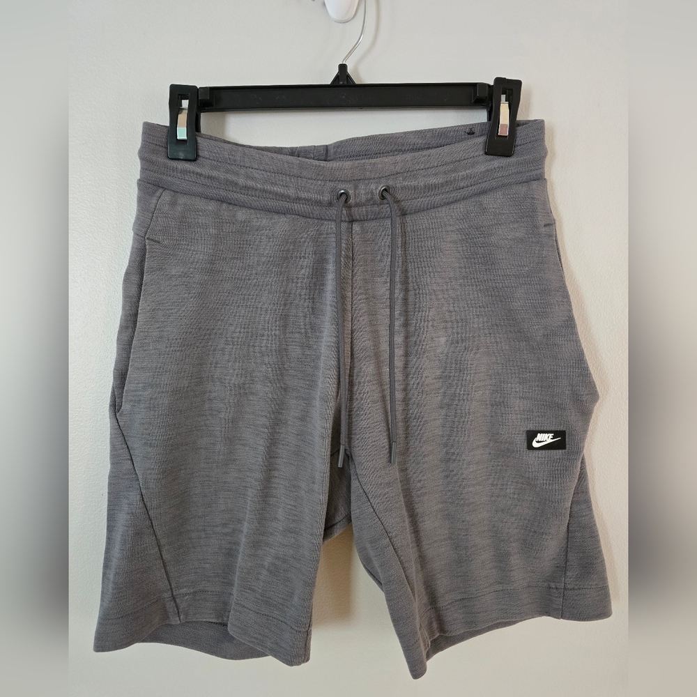Nike Men's Gray Cotton Athletic Shorts Size Small EUC. Back Pocket Has Zipper